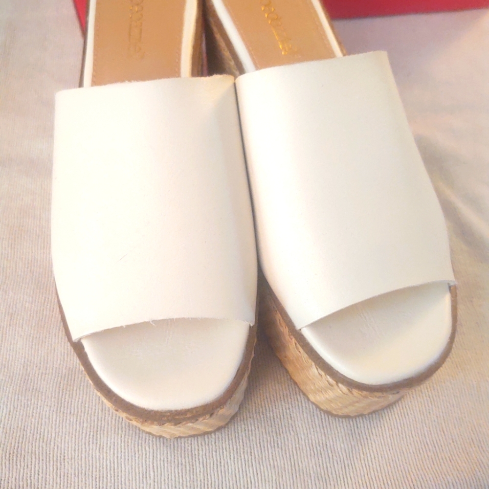 Shoe Dazzle White Wedges